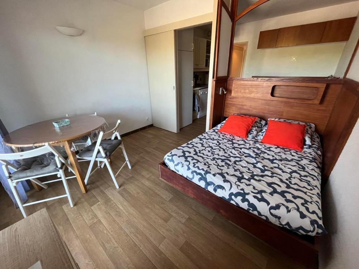 Port De Hyeres Studio 2 A 4 Personnes Avec Parking Exterior photo